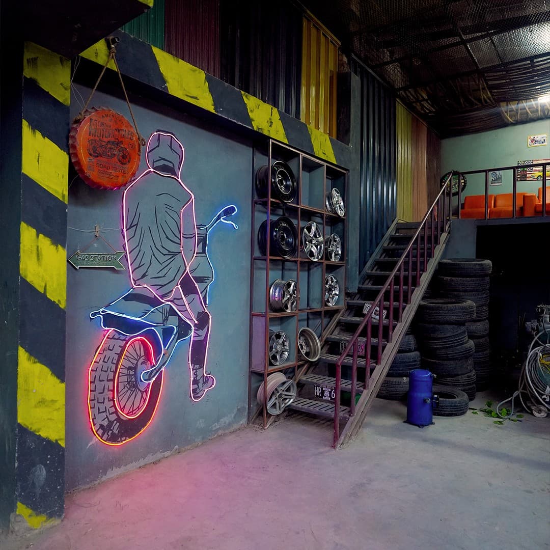 Garage image 2