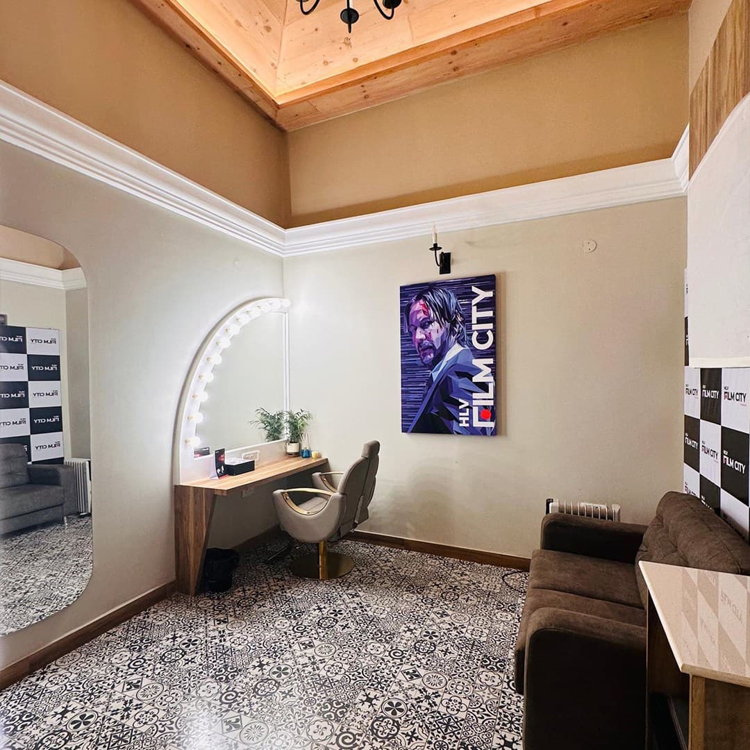 Vanity Room image 3